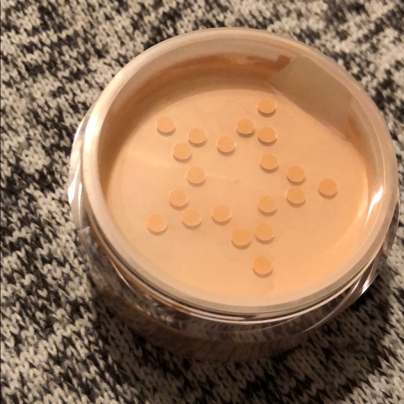 KVD Lock-It Brightening Powder - Peach - Picture 2 of 5